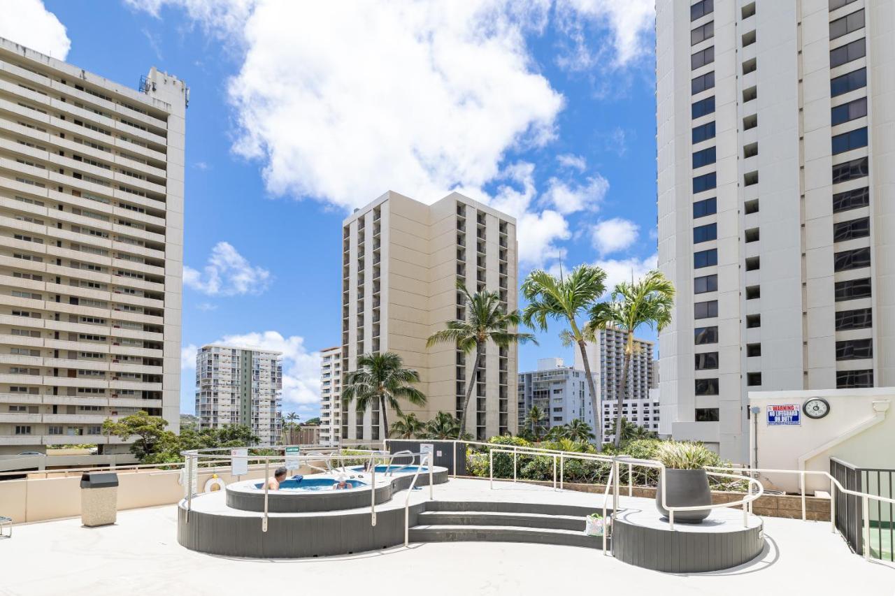 Waikiki Banyan 1Br With Great Ocean Views, Steps To Beach & Parking! هونولولو المظهر الخارجي الصورة