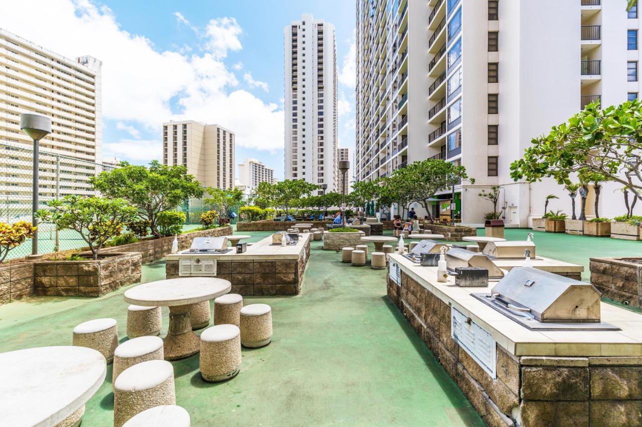 Waikiki Banyan 1Br With Great Ocean Views, Steps To Beach & Parking! هونولولو الغرفة الصورة